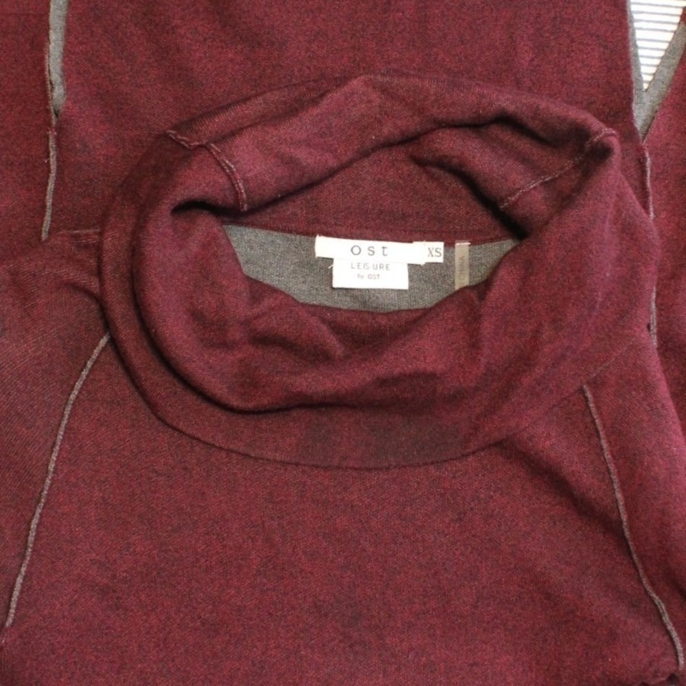 OST Scandanavian XS $68 Burgundy Gray Cowl Neck Long Sleeve Two‎ Side Slits Top